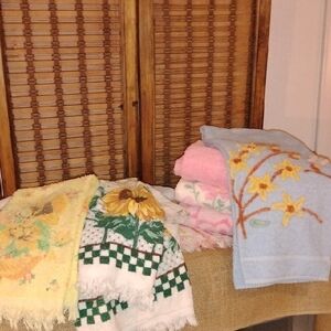 Vintage 15 Assorted Floral Etc Towels Hand, Dish, Bath, Mixed Sizes Fringe